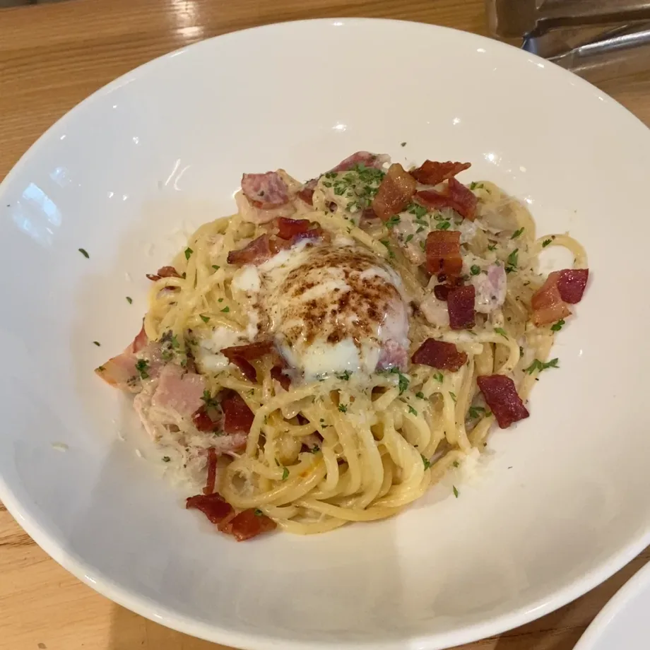 Mì Ý carbonara trứng lòng đào thịt xông khói